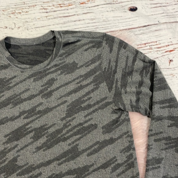 Lululemon Men’s Gray Metal Vent Tech 2.0 Long Sleeve T-Shirt - Picture 6 of 10